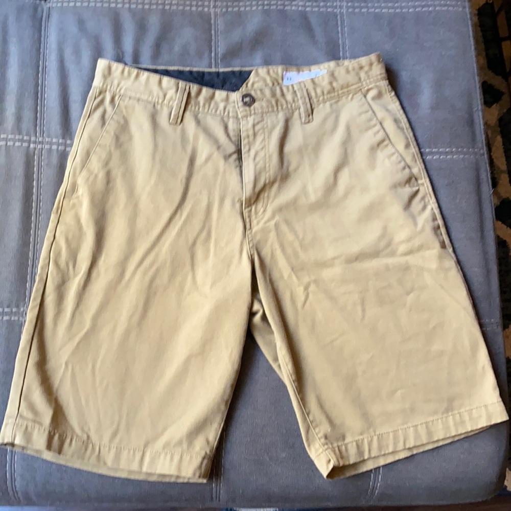 Men’s Volcom Khaki Short 33 w/ 9” inseam